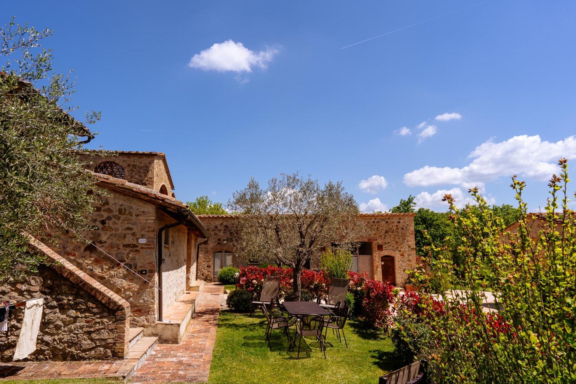 Villa Le Beringhe - Wine Pool & Relax Colle Val D'Elsa Exterior photo